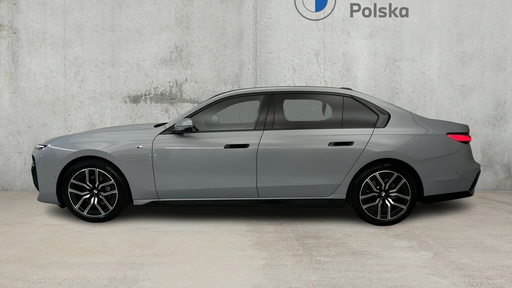 BMW Serii 7, 740