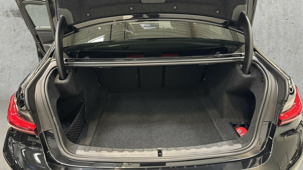 BMW Serii 3, 320