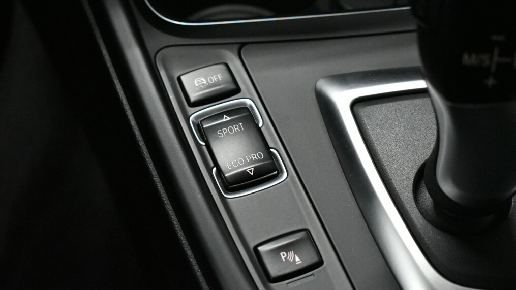 BMW Serii 3, 320