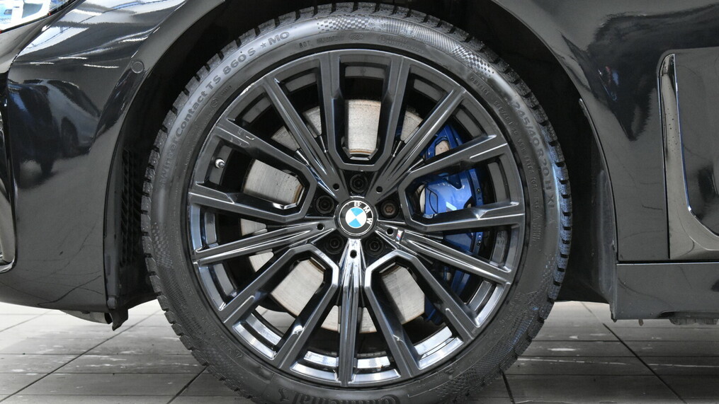 BMW Serii 7, 740