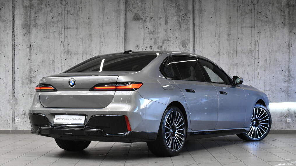 BMW Serii 7, 740