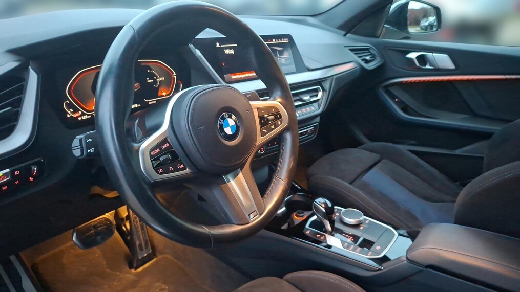 BMW Serii 2, 218