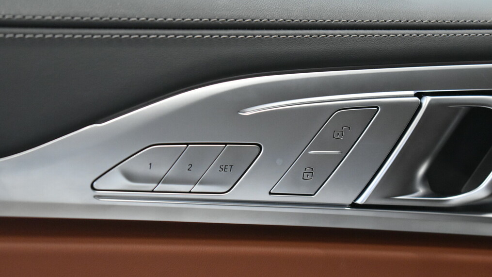 BMW Serii 8, 850