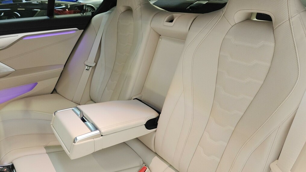 BMW Seria 8 840