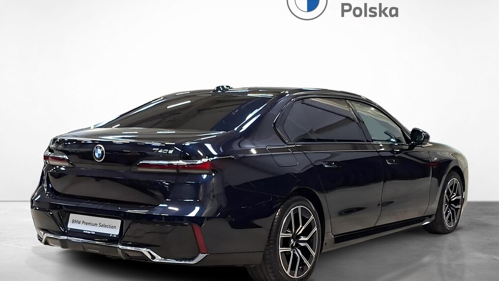 BMW Serii 7, 740