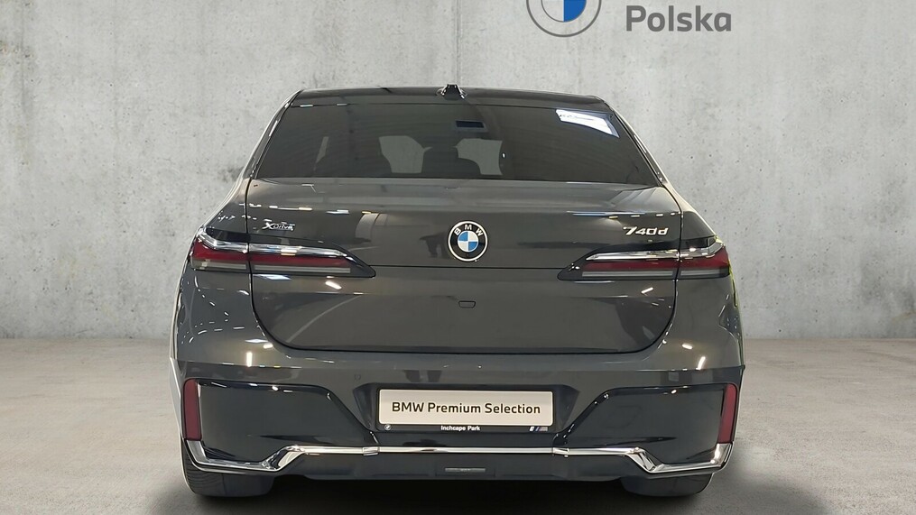 BMW Serii 7, 740