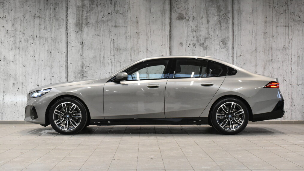 BMW Serii 5, 520