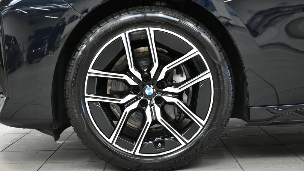 BMW Serii 7, 740