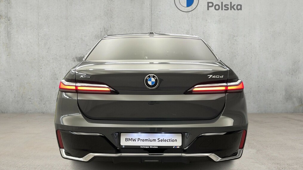 BMW Serii 7, 740