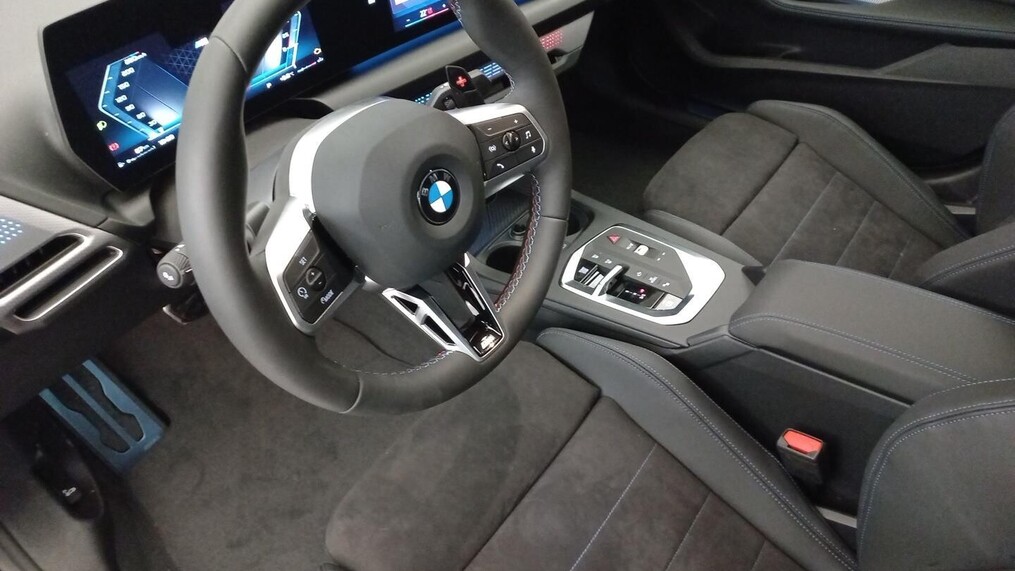 BMW Serii 2, 235