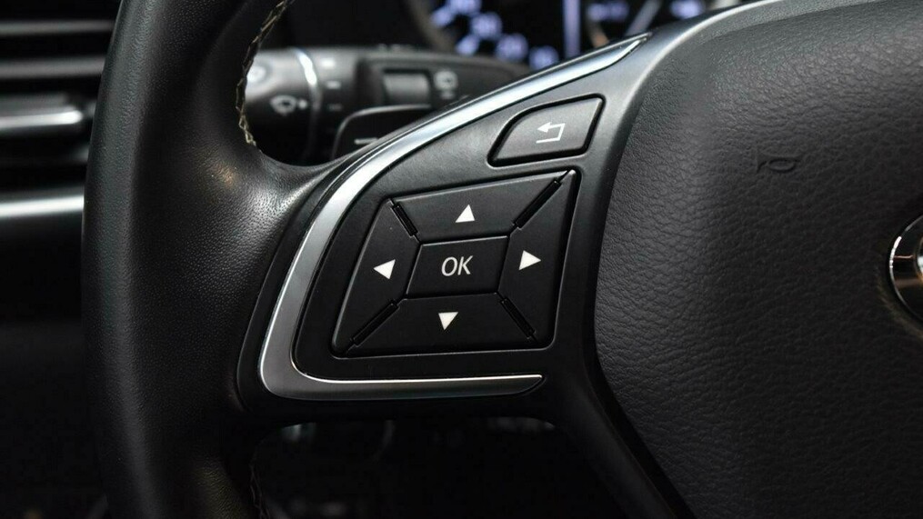 Infiniti Q30