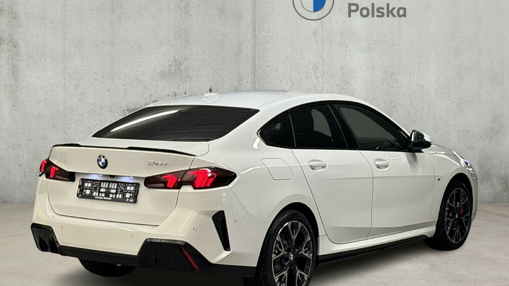 BMW Seria 2, 218