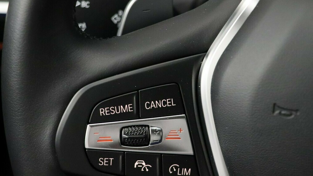 BMW Seria 3, 330