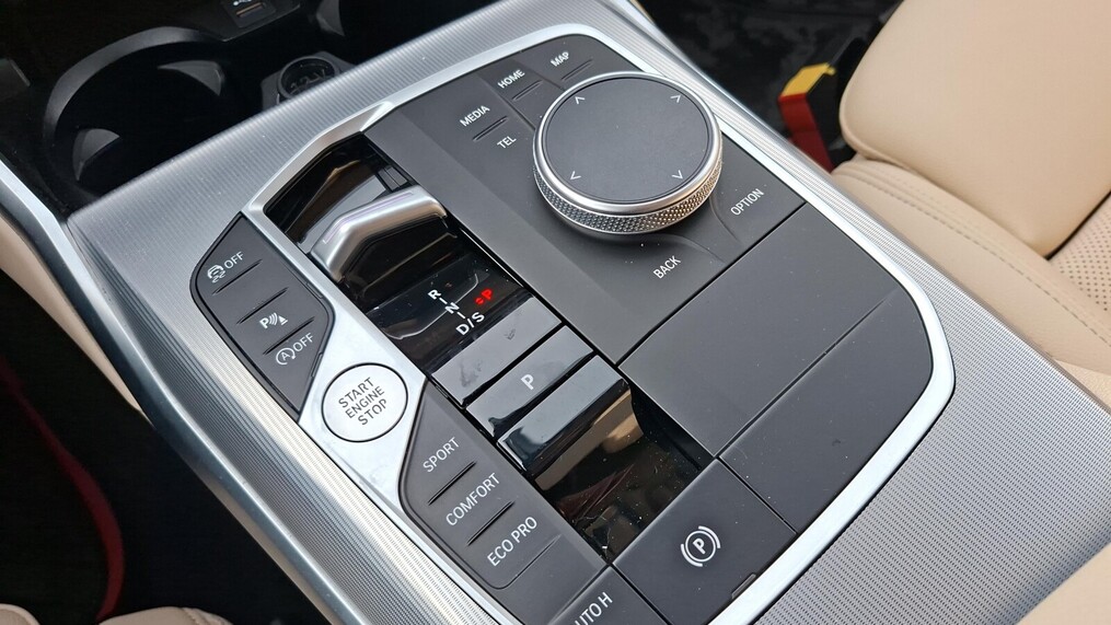 BMW Serii 3, 320