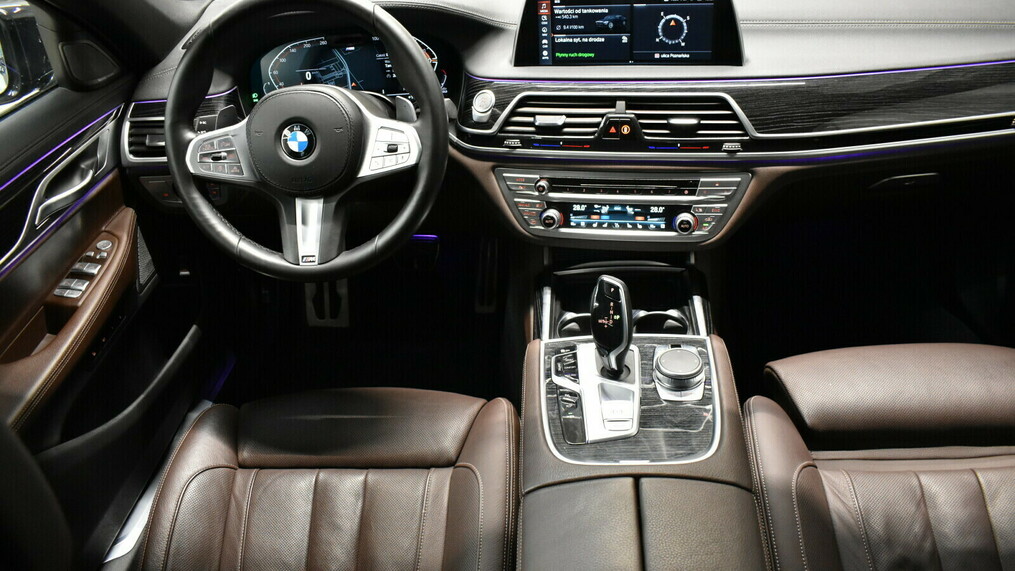 BMW Seria 7, 730