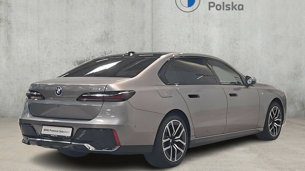 BMW Serii 7, 740