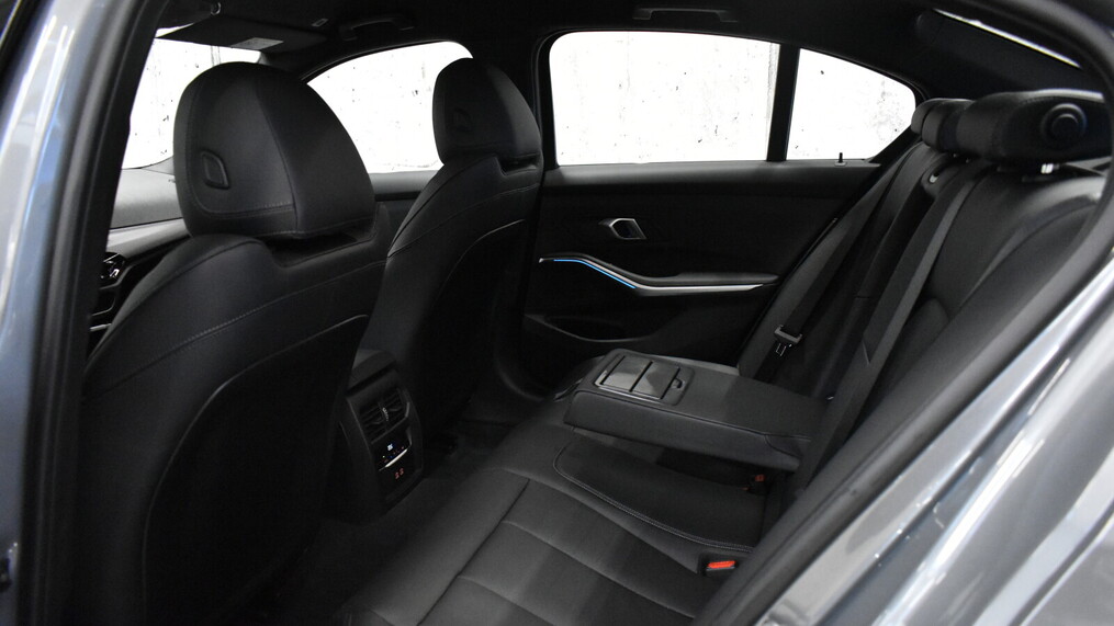 BMW Serii 3, 320
