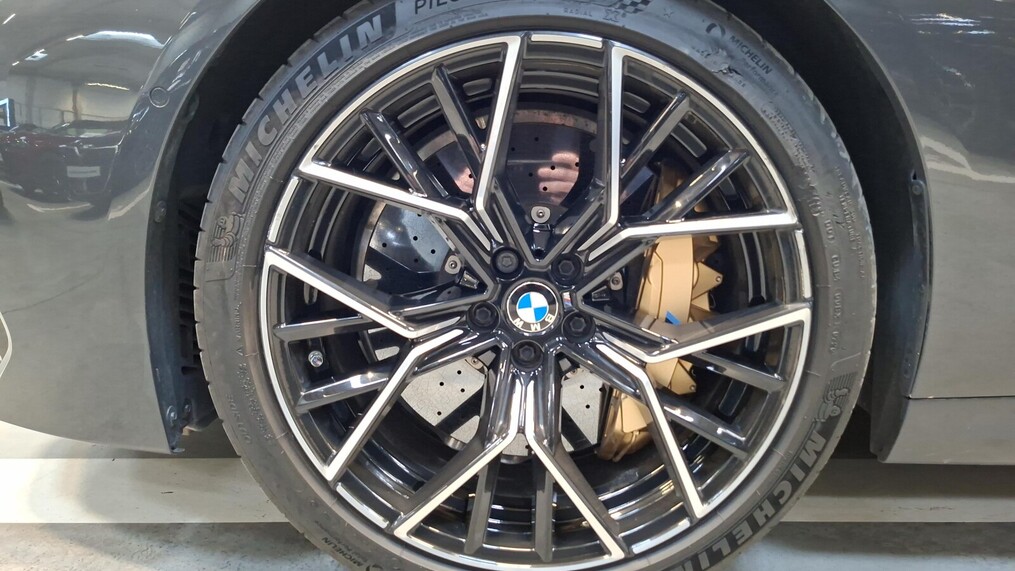 BMW M8