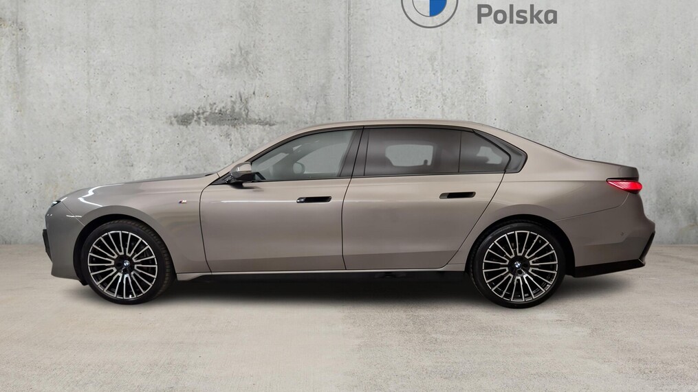 BMW Serii 7, 740