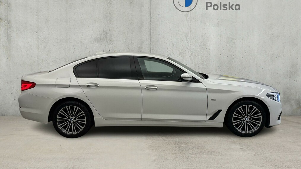 BMW Serii 5, 520