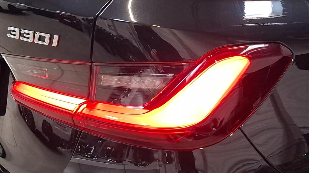 BMW Serii 3, 330