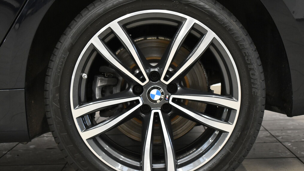 BMW Serii 7, 730
