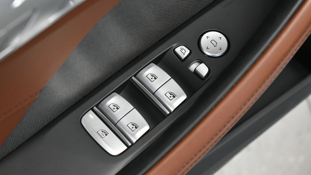 BMW Serii 8, 850