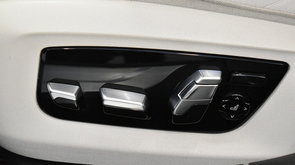 BMW Serii 7, 740
