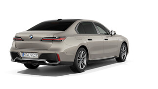 BMW Serii 7, 740