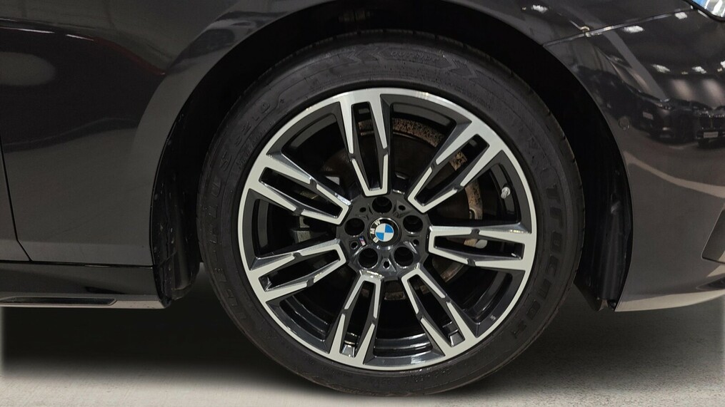 BMW Serii 5, 520
