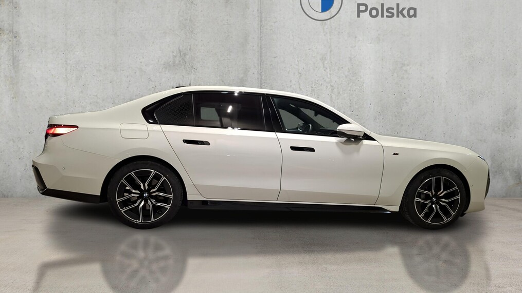 BMW Serii 7, 740