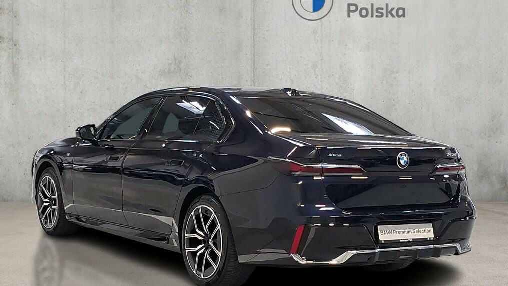 BMW Serii 7, 740