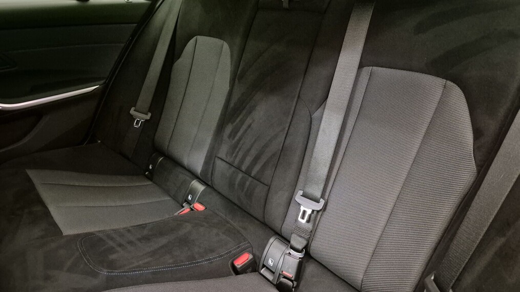 BMW Serii 3, 320
