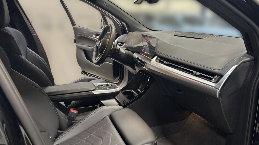 BMW Serii 2, 223