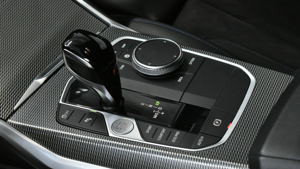 BMW Serii 3, 320
