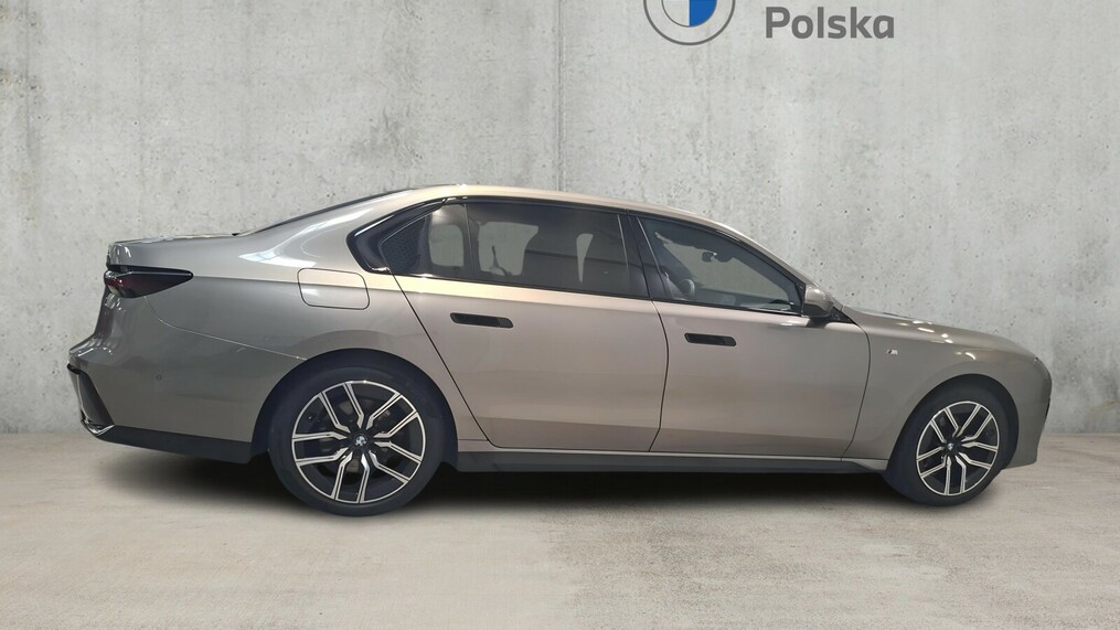 BMW Serii 7, 740