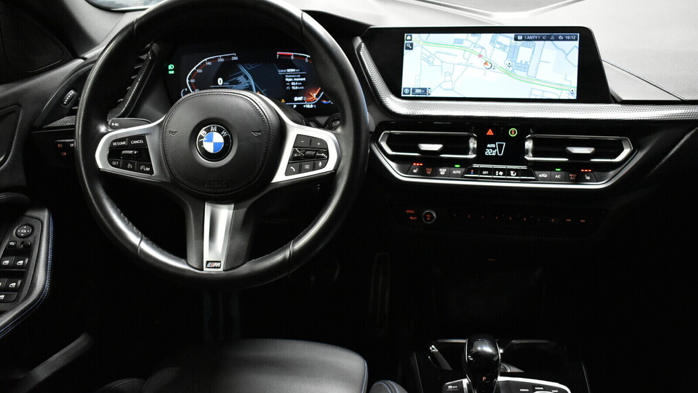 BMW Serii 2, 218