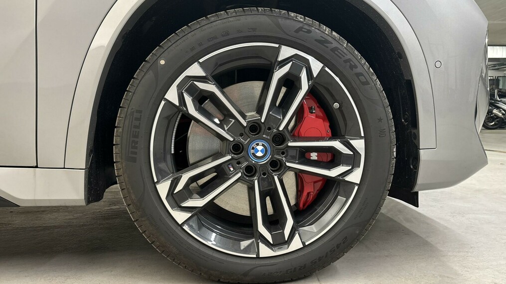 BMW iX1