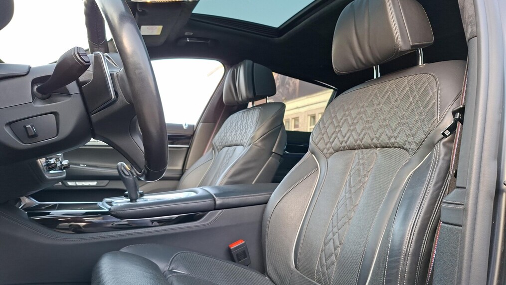 BMW Serii 7, 750