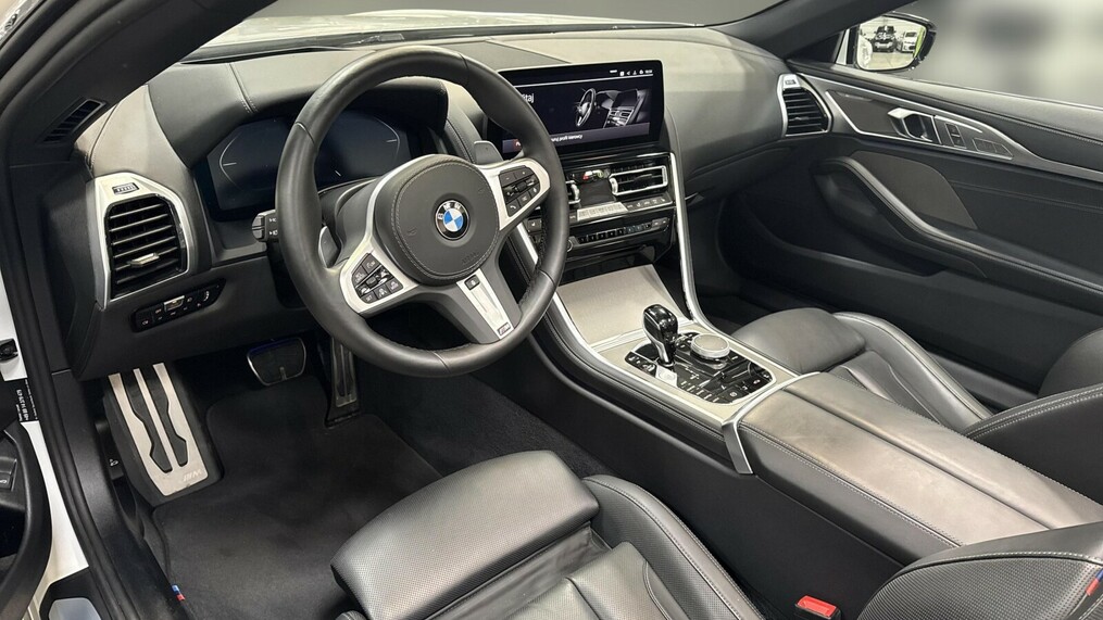BMW Serii 8, 840