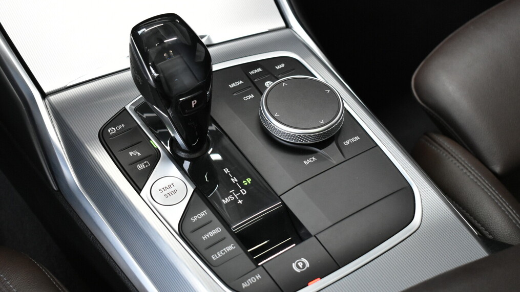 BMW Serii 3, 330