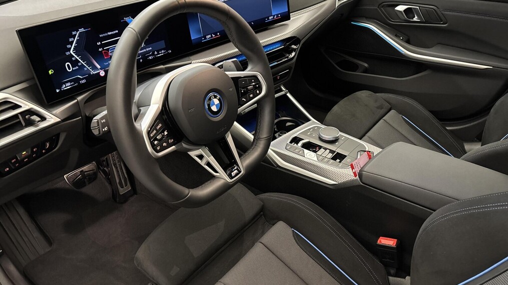 BMW Serii 3, 330