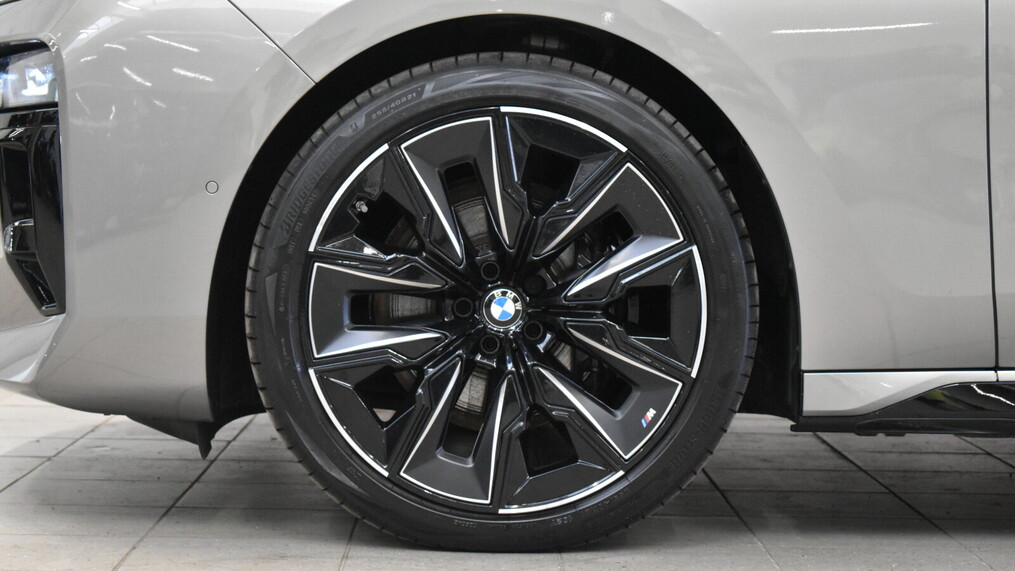 BMW Serii 7, 740