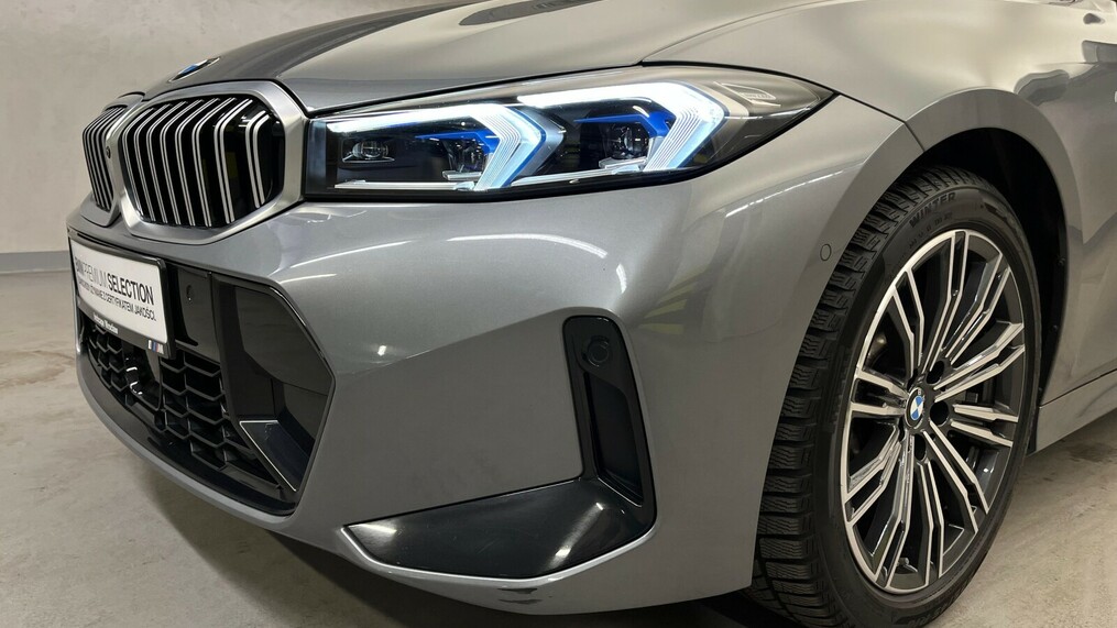 BMW Serii 3, 330