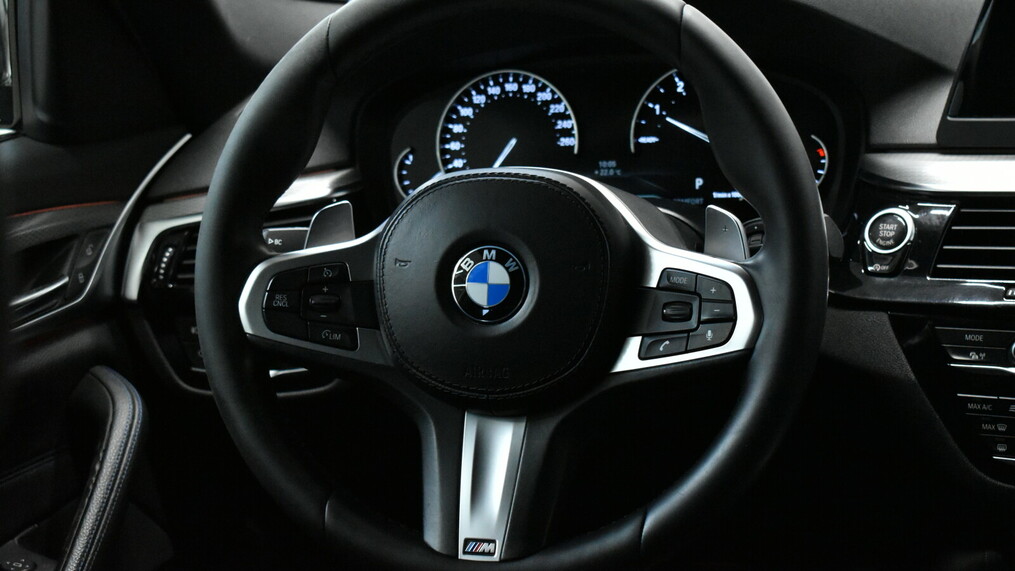 BMW Serii 5, 530