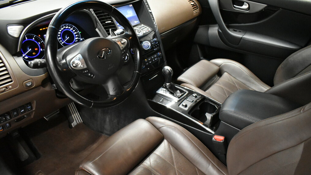 Infiniti QX70