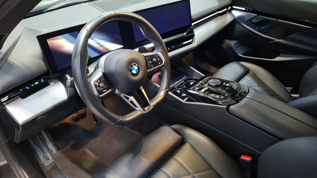 BMW Serii 5, 520