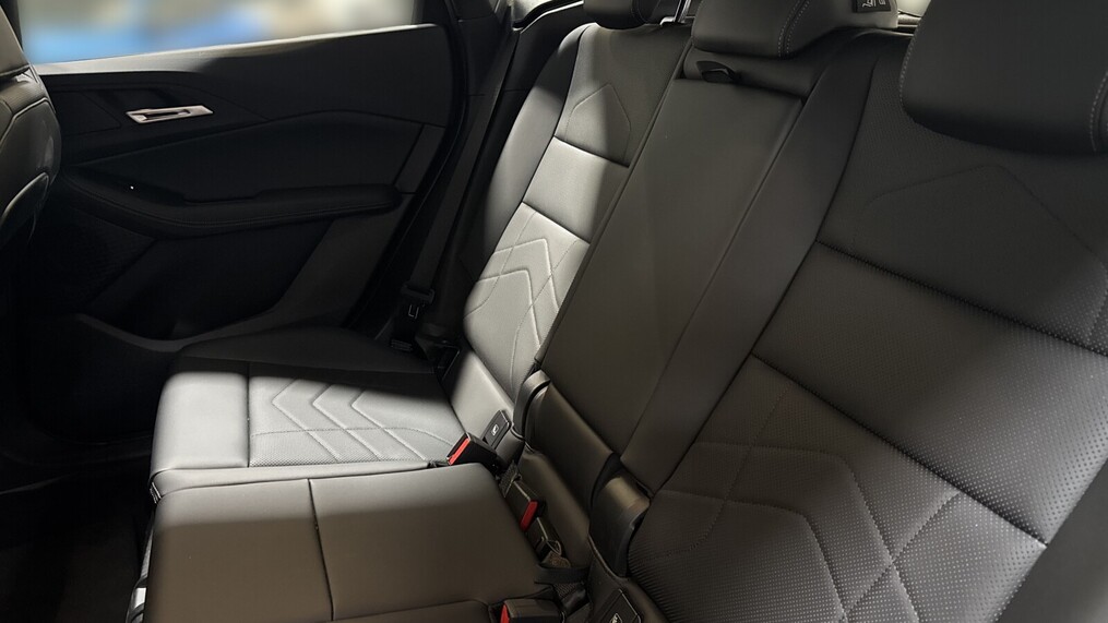 BMW Serii 2, 223