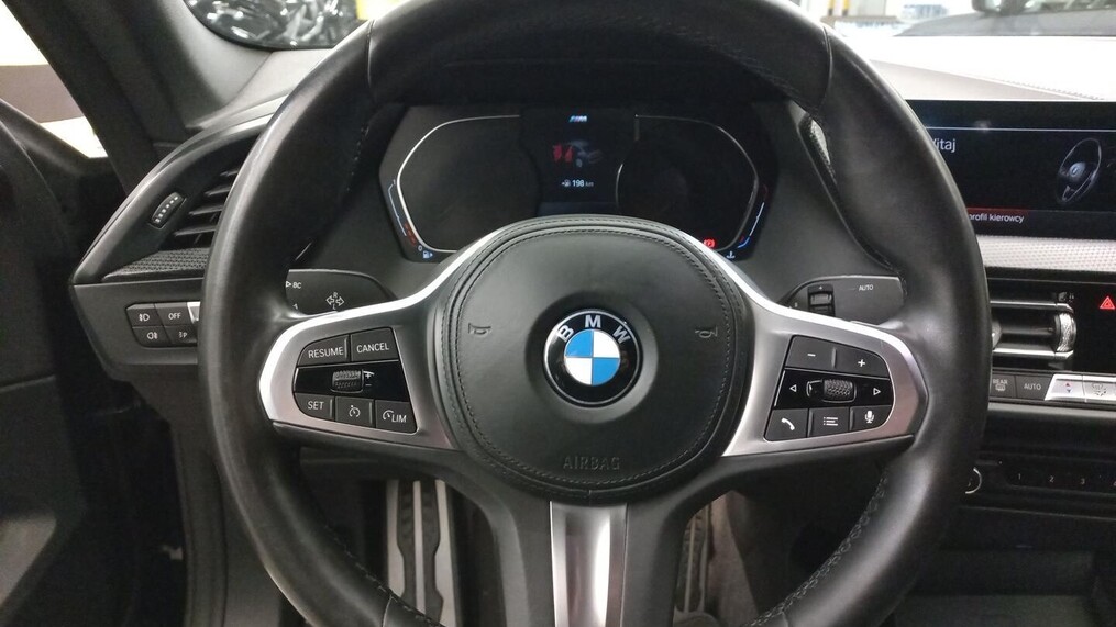 BMW Serii 2, 218
