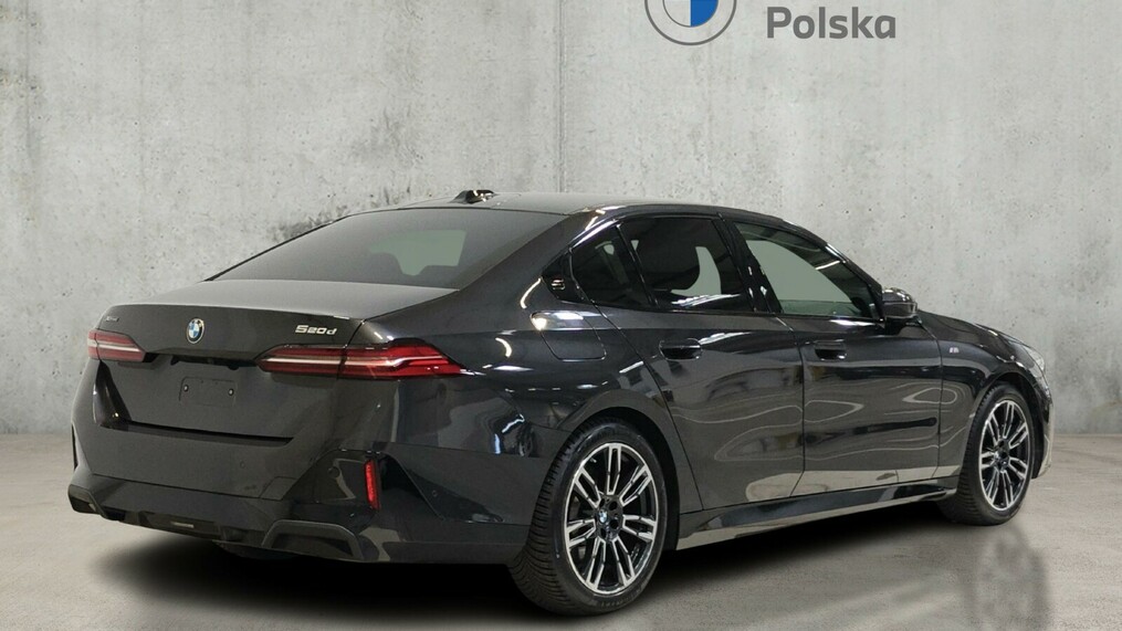 BMW Serii 5, 520